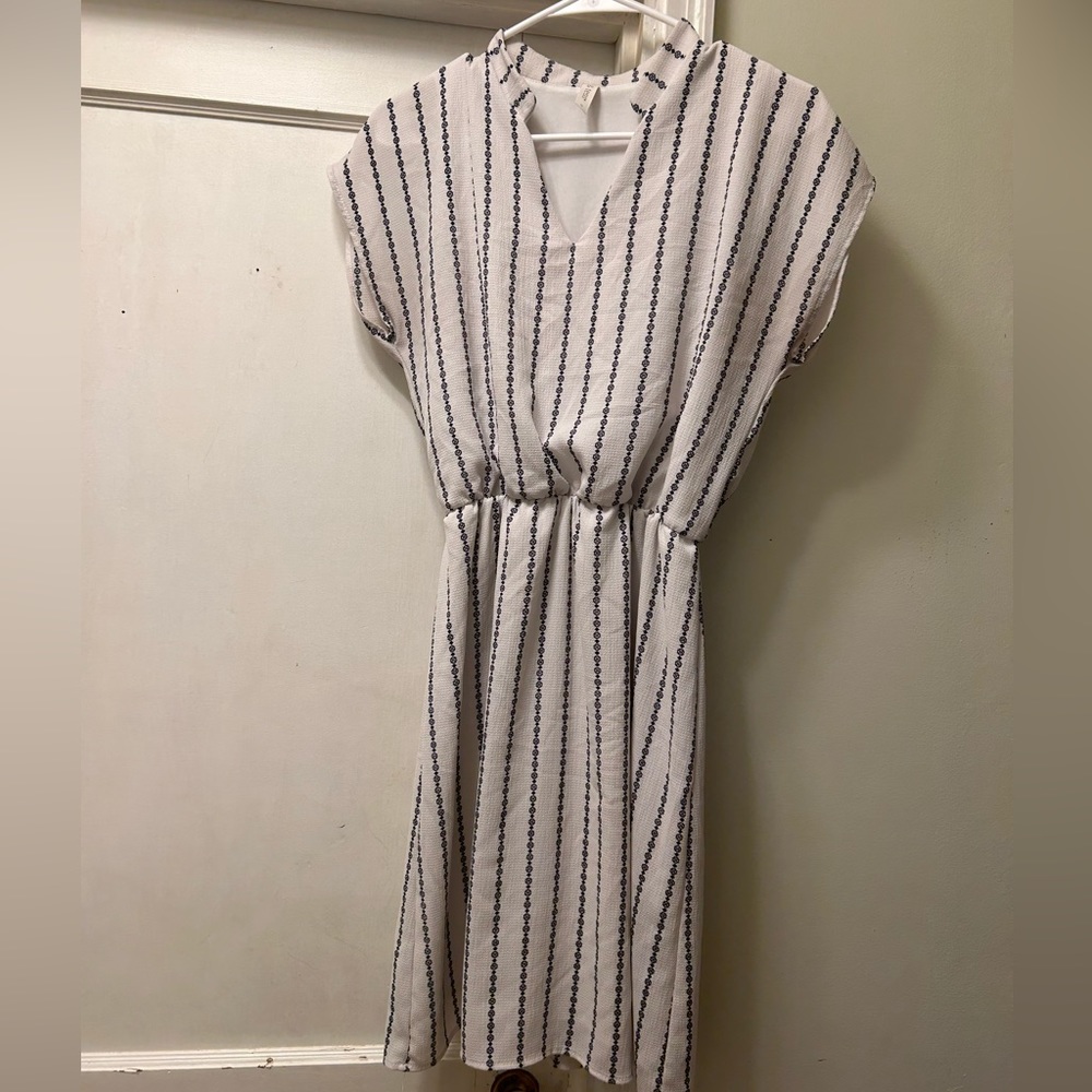 Mia and Tess short sleeve knee length dress